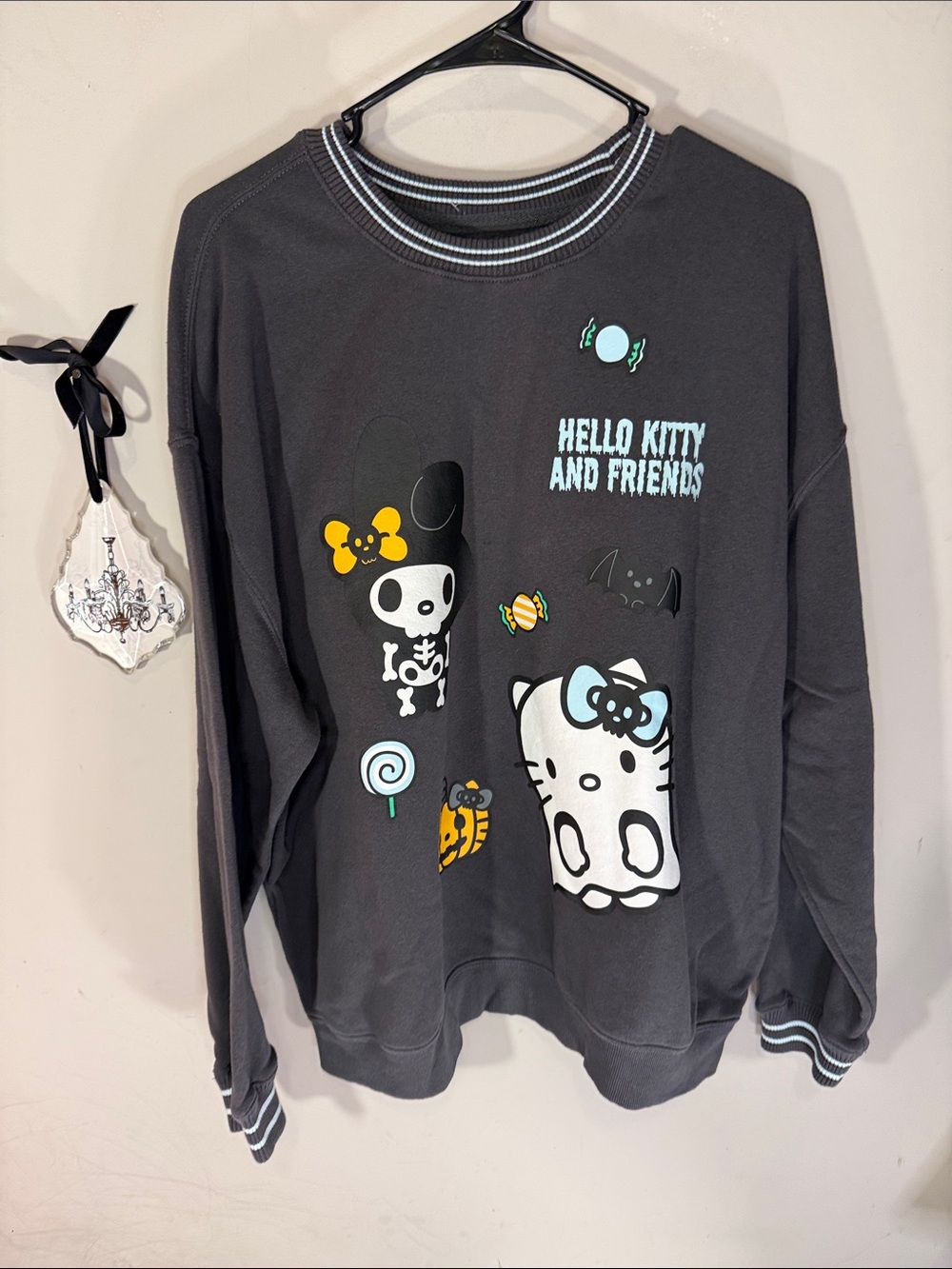 Hello Kitty and friends women’s sweatshirt sz xxl glows Hello Kitty